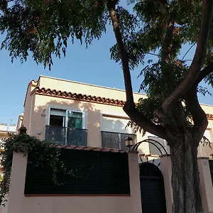 https://casa-veraniega-en-la-urbanizacion-cadaques-cambrils.catalonia-hotels.com